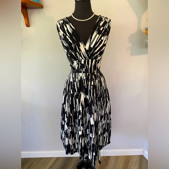 Pinup Couture Dresses & Skirts - 🖤 RETROSPECD VIVIAN BLACK & WHITE CLASSIC RETRO SWING DRESS